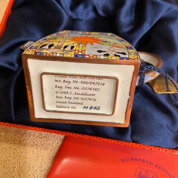 CHARLOTTE DI VITA LONDON COLLECTIONS. NUMBERED EDITION #846 MINIATURE TEA POT - Picture 8 of 8